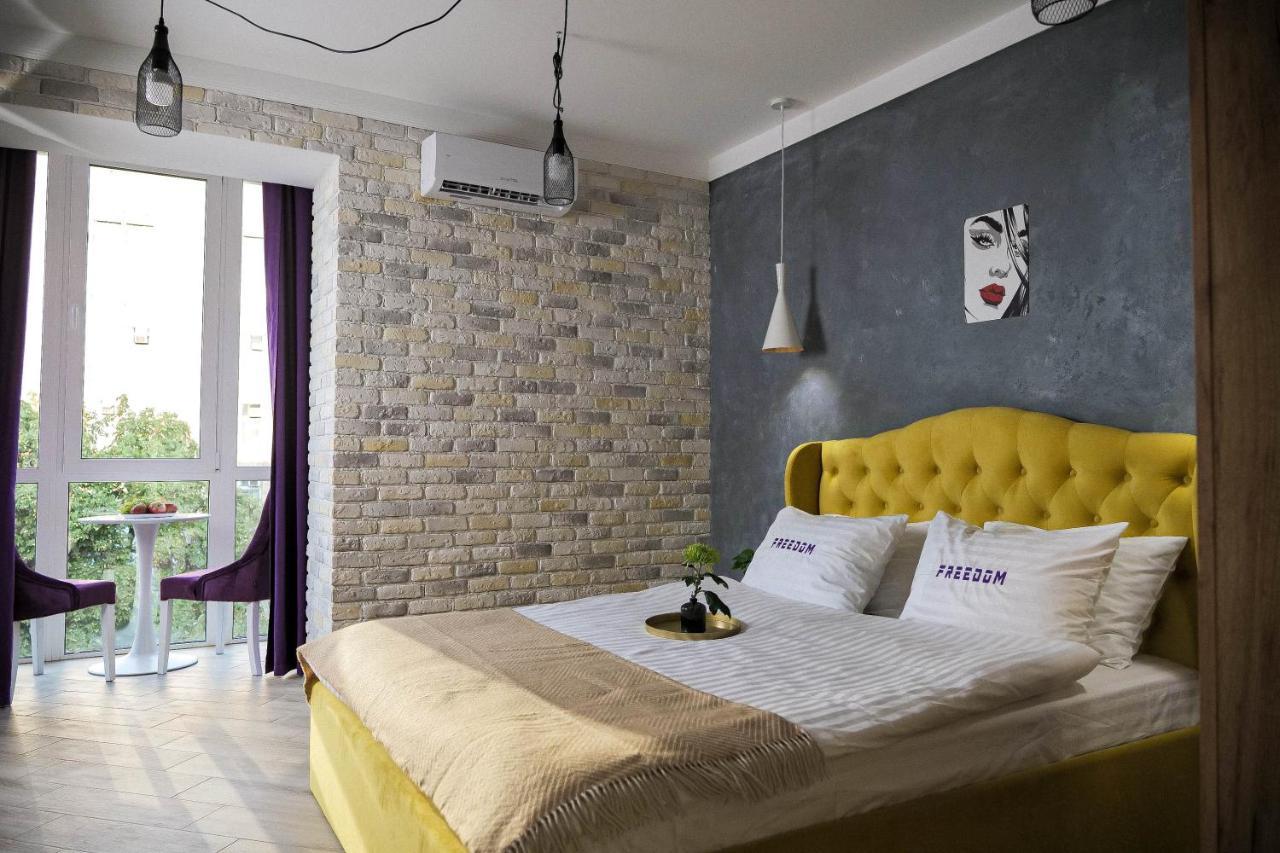 Freedom Apartments In City Center Киев Экстерьер фото