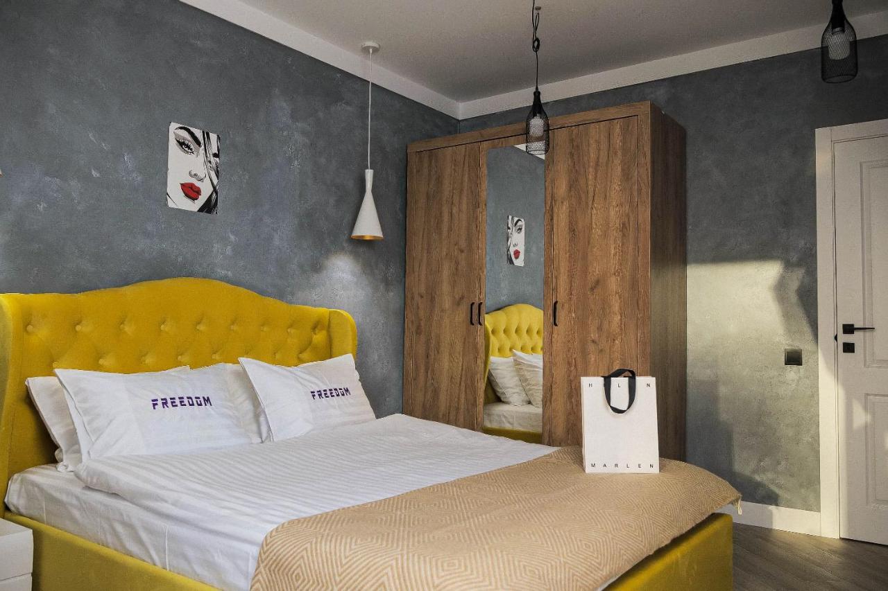 Freedom Apartments In City Center Киев Экстерьер фото