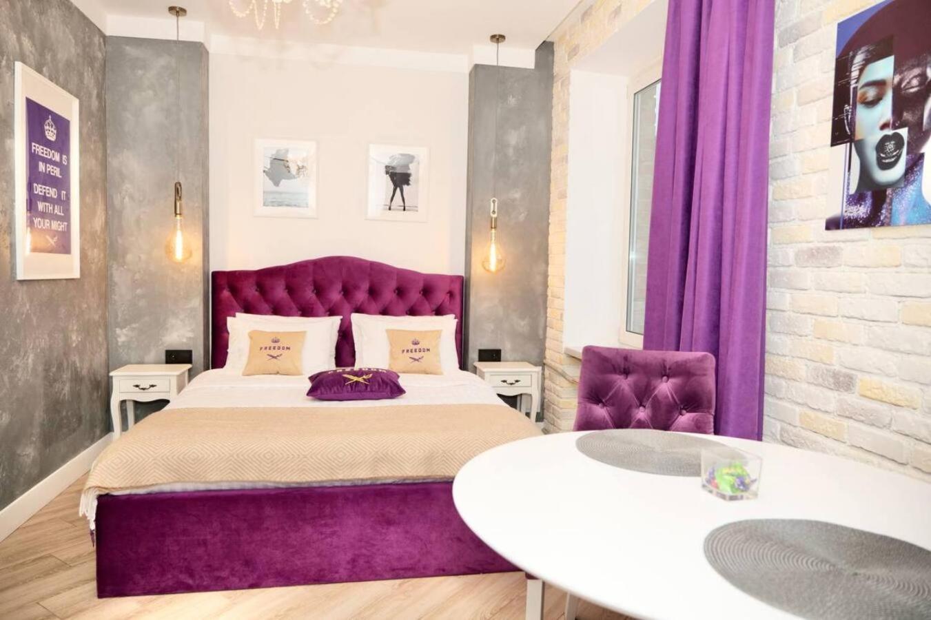 Freedom Apartments In City Center Киев Экстерьер фото